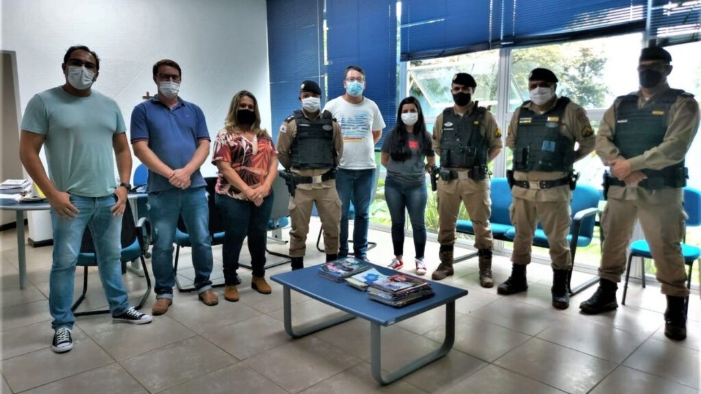 Prefeita Rosângela Dantas, Vice-prefeito André de Godoy e demais entidades se reúnem com Prefeito da cidade de Tocos do Moji