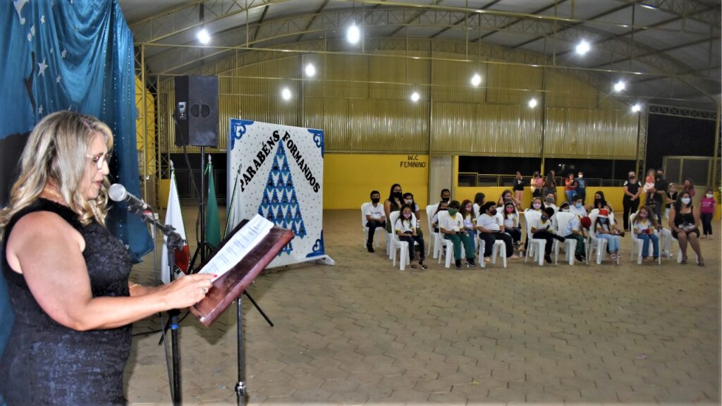 Alunos da Rede Municipal de Educação concluem etapas de formação educativa