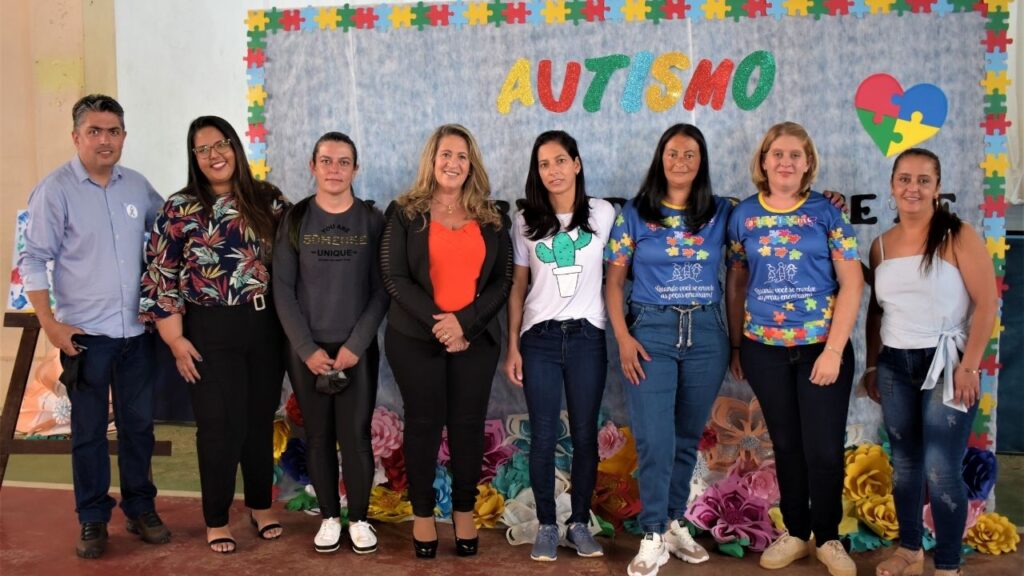 Famílias e servidores da Educação participam do Dia Mundial de Conscientização do Autismo