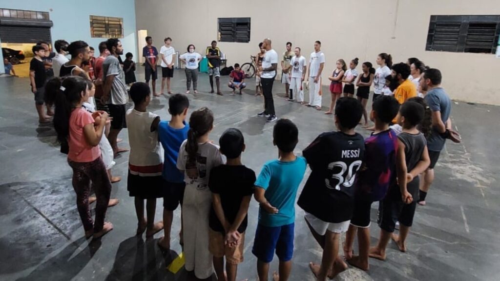 Aulas de Capoeira estão funcionando no Centro Comunitário e fomentam convivência