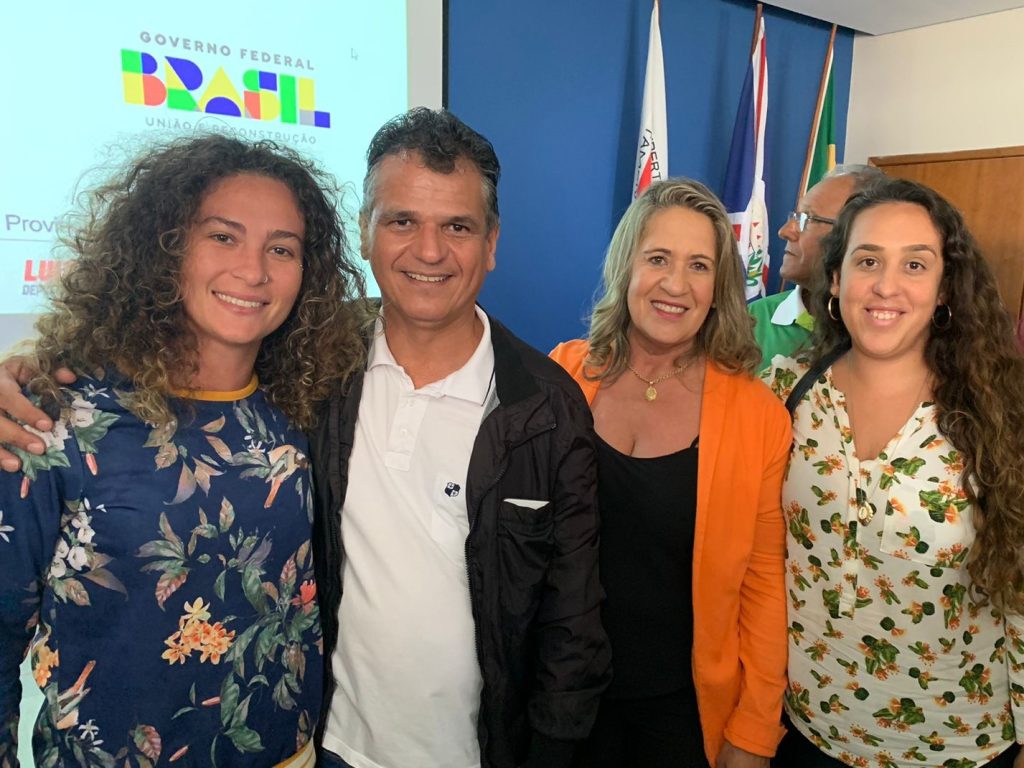 Em Alfenas, prefeita participa de encontro sobre Casas Populares