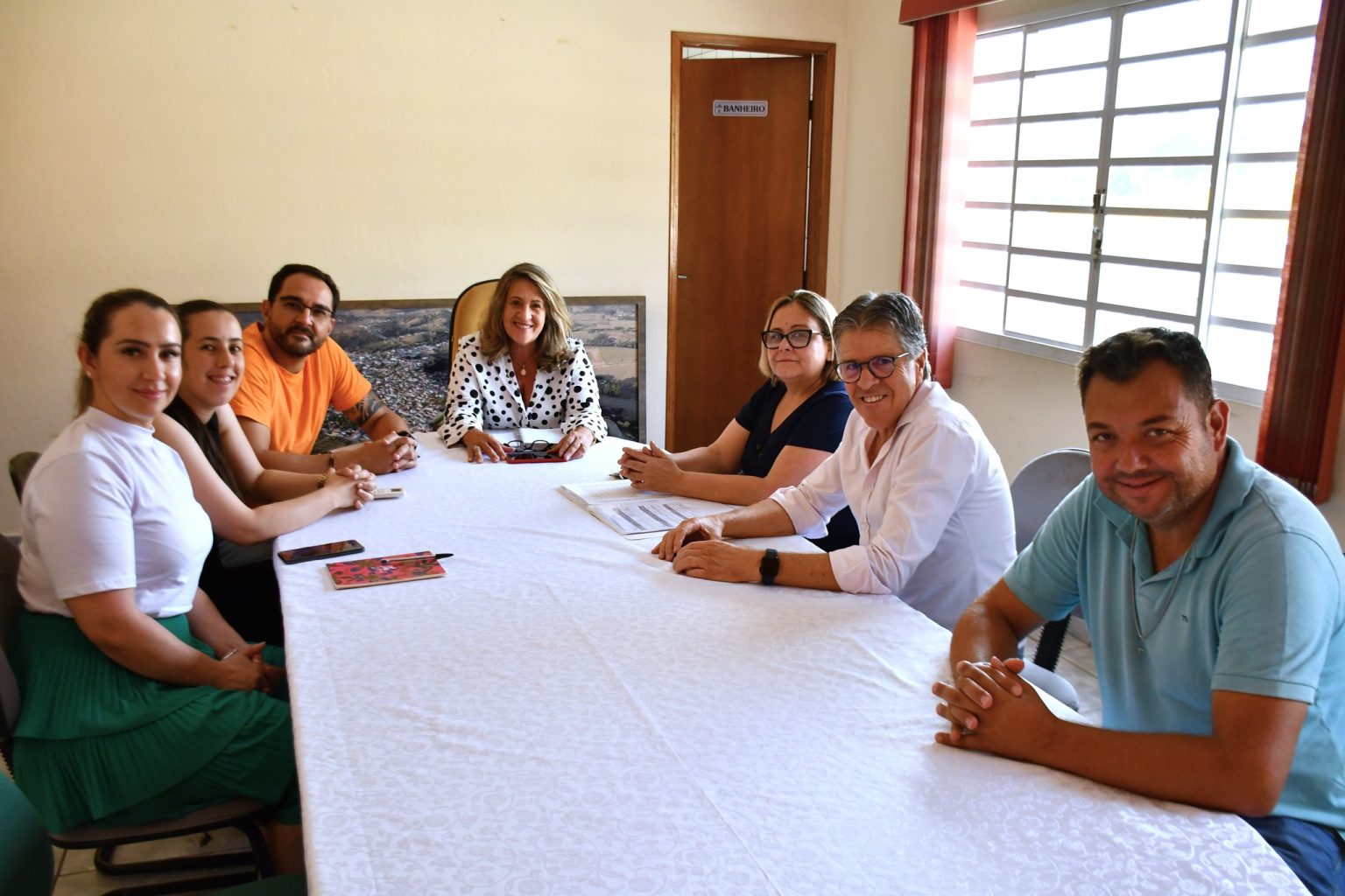 Prefeita se reune com representantes da Santa Casa Ouro Fino.