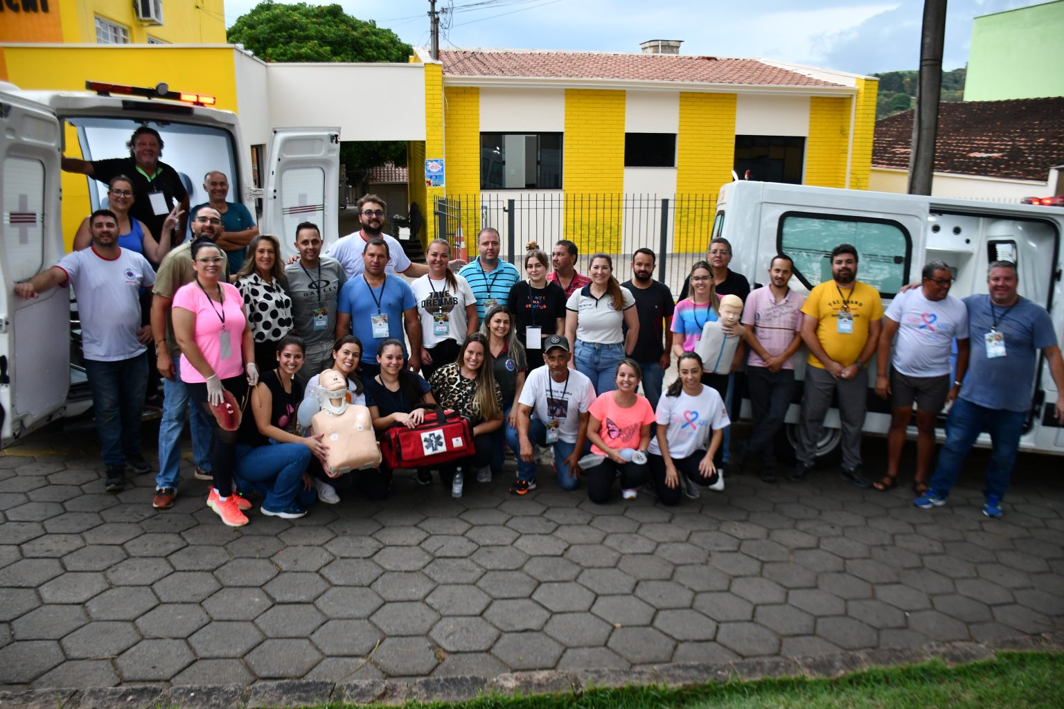 CURSO DE SOCORRISTA PARA PROFISSIONAIS DA SAÚDE É FINALIZADO