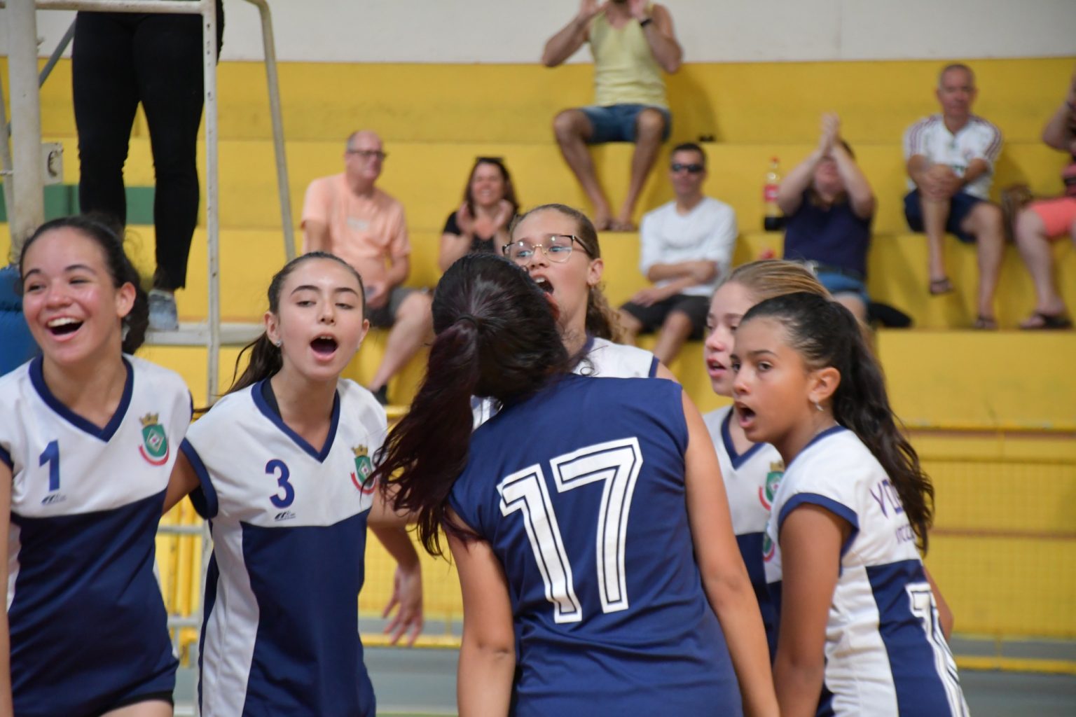 Equipe de Vôlei de Inconfidentes Brilha em Três Partidas Consecutivas no Campeonato Feminino Interestadual