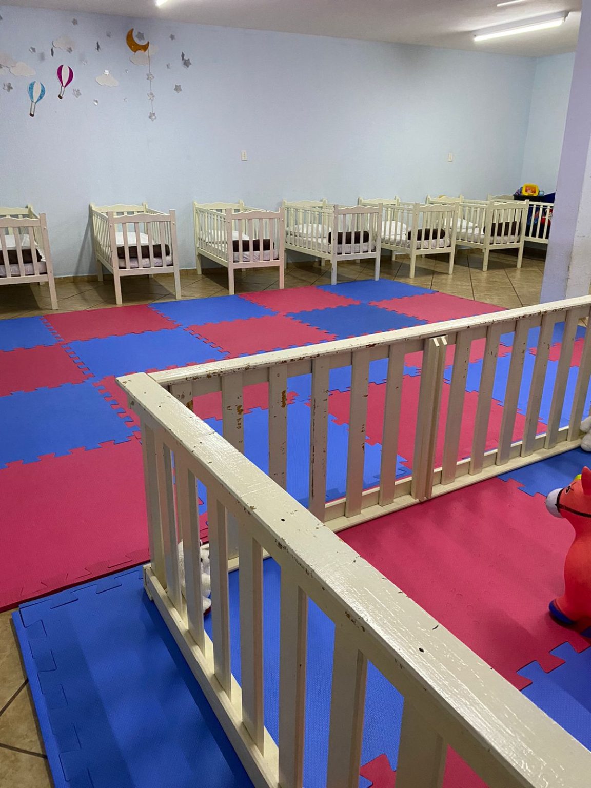 ELEVAÇÃO DE PADRÃO EDUCACIONAL: PREFEITURA RENOVA MOBÍLIAS E REALIZA REPAROS NA CRECHE