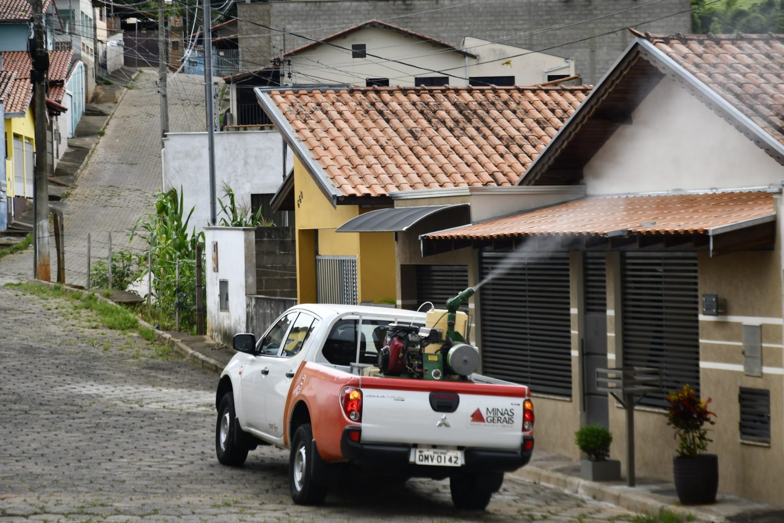 PREFEITURA DE INCONFIDENTES INTENSIFICA COMBATE À DENGUE COM USO DO FUMACÊ