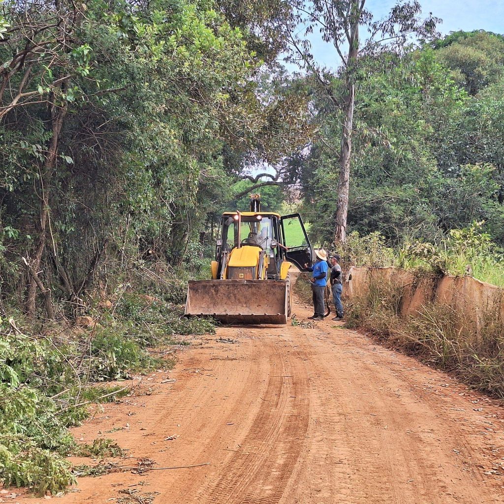 MANUTENÇÃO NO BAIRRO PITANGAS É INICIADA