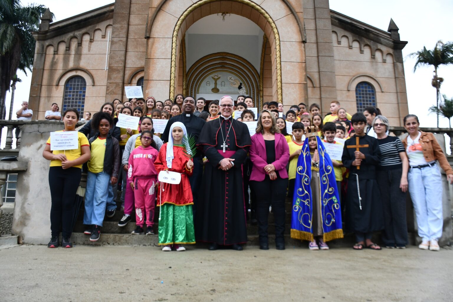INCONFIDENTES RECEBE VISITA PASTORAL DO ARCEBISPO DE POUSO ALEGRE, DOM JOSÉ LUIZ MAJELLA