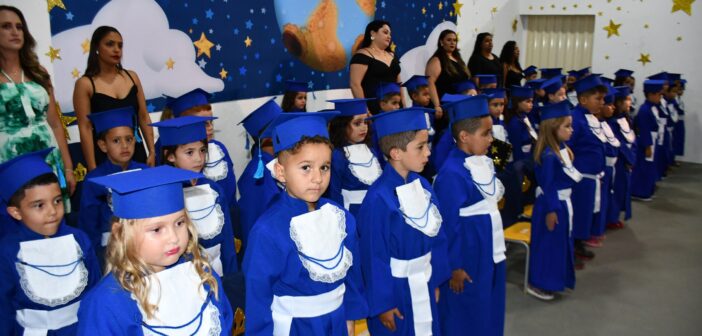 Formatura dos alunos do Pré-II do Centro de Educação Infantil Municipal Irineu Doná