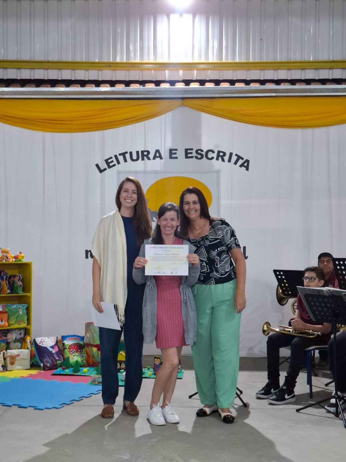 Prefeitura de Inconfidentes Celebra Certificação das Cursistas do Projeto “Leitura e Escrita na Educação Infantil”