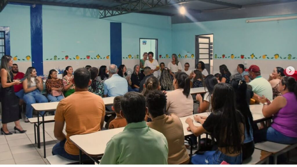 Reunião de pais na Escola Municipal Rogério Bernardes de Souza Marca o início do período letivo